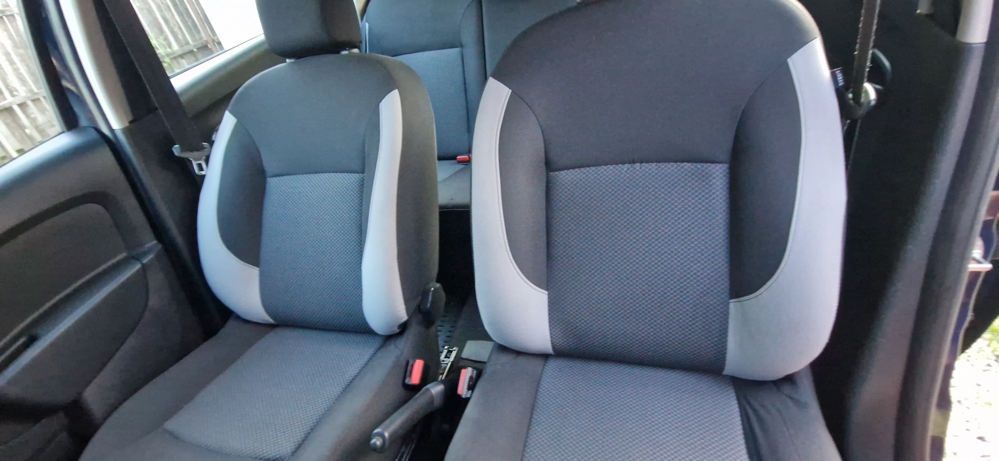 Dacia Sandero 1.2 +Gpl 2013