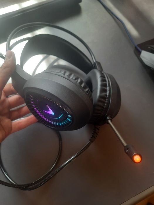 Vand casti de gaming noi