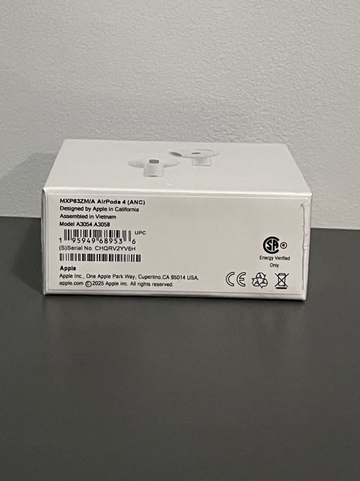 Apple AirPods 4 с активно шумопотискане (ANC)