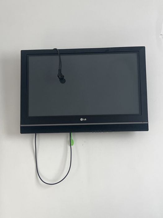 Продам телевизор на запчасти