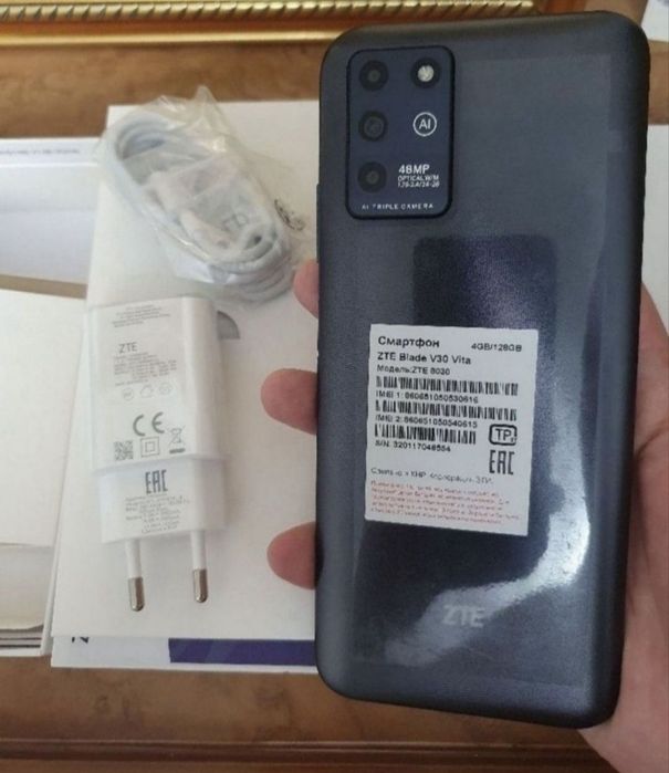 Srochna Prodam Sotiladi ZTE Blade V30 4/128Gb Black 4G Orginal