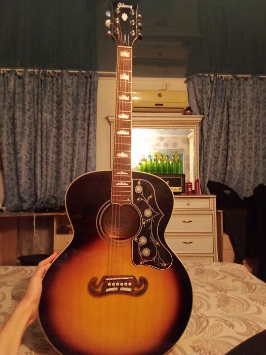 Акустическая гитара Gibson SJ 200