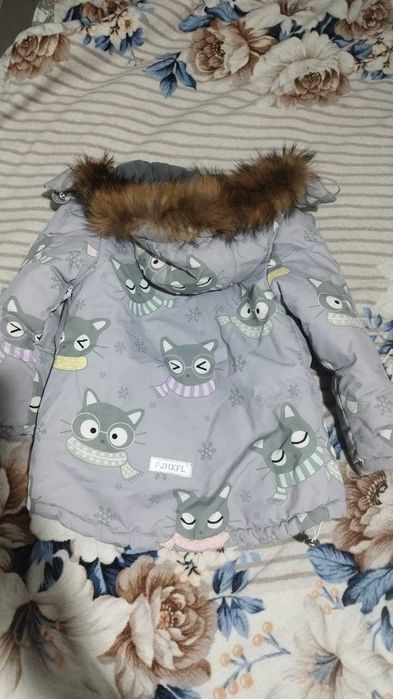 продам зимнюю куртку на девочку 5-6 лет