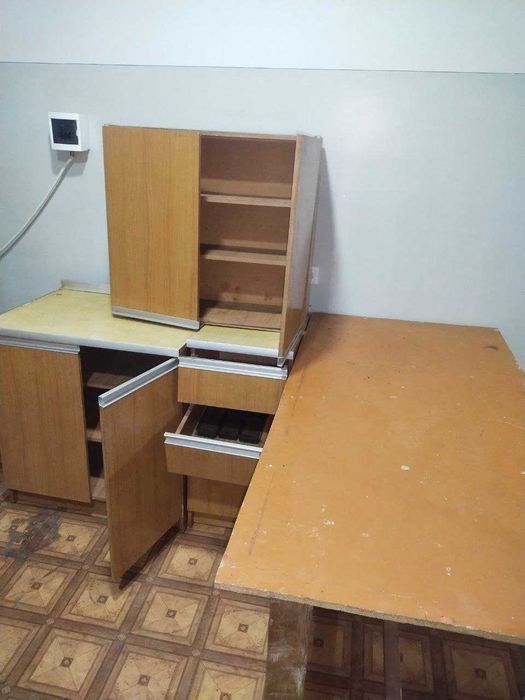 Oshxona jihozlari sotiladi.