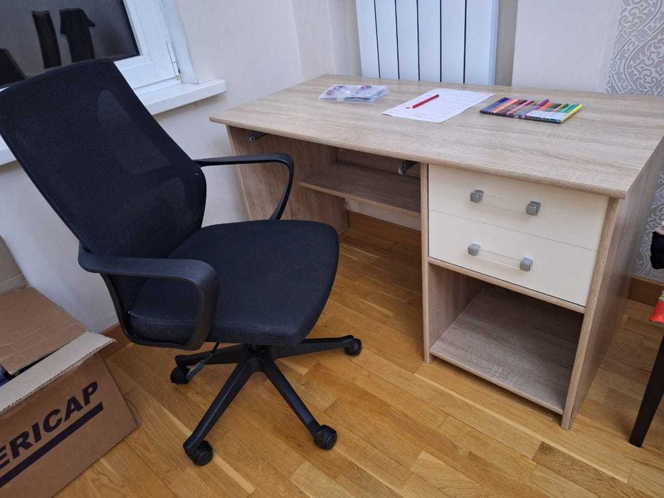Продам письменный стол и кресло