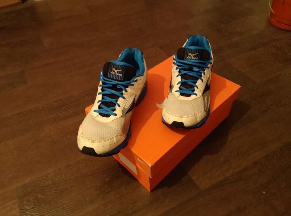Маратонки Mizuno Wave Resolute 2
