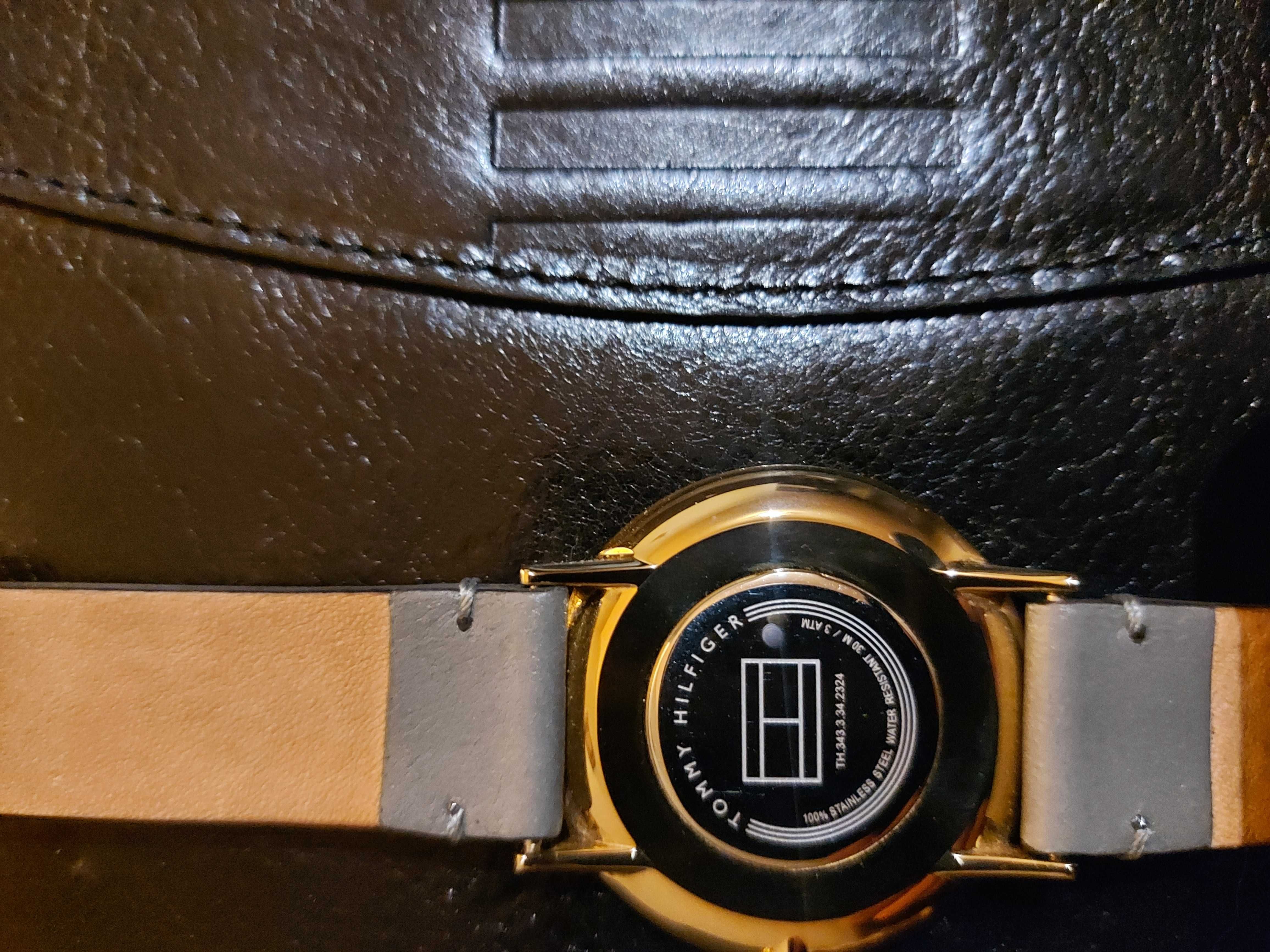 Часовник tommy hilfiger