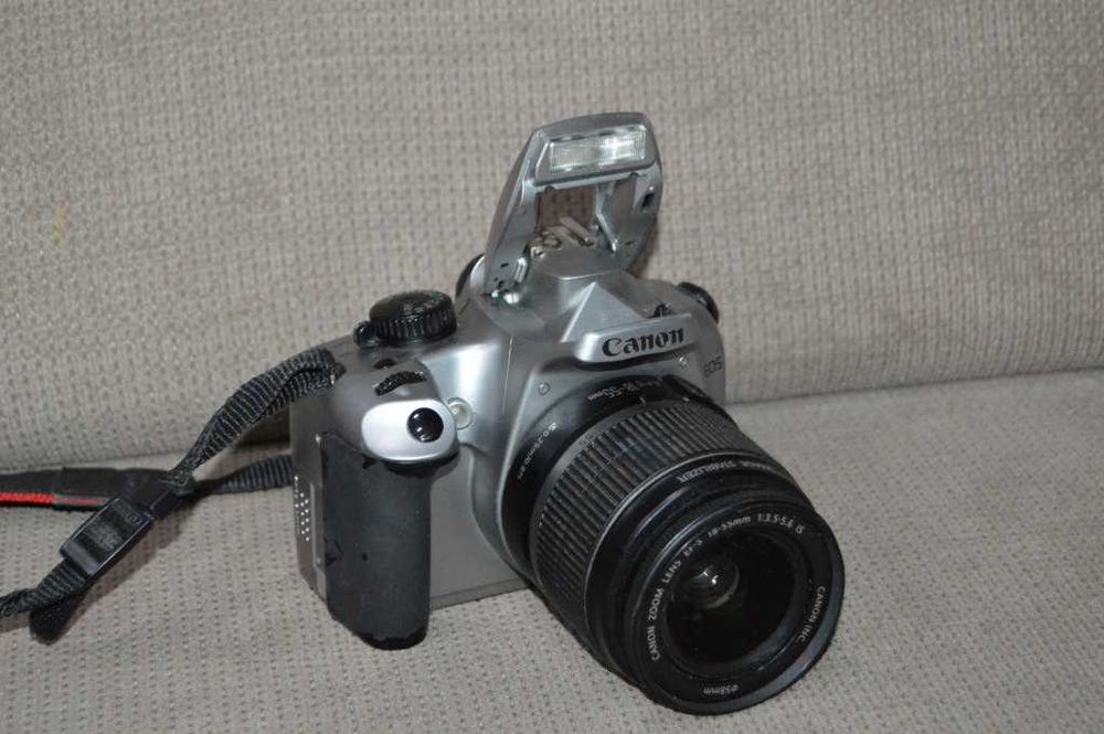 Foto DSLR Canon EOS Rebel XS 1000D obiectiv Canon EF 18-55 citeste tot