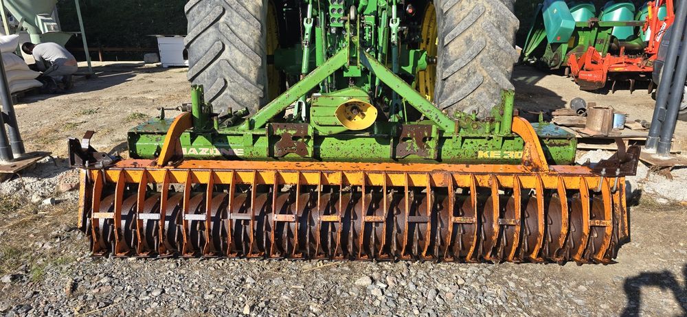 Freza grapa rotativa de pamant Amazone.  Ca kuhn maschio