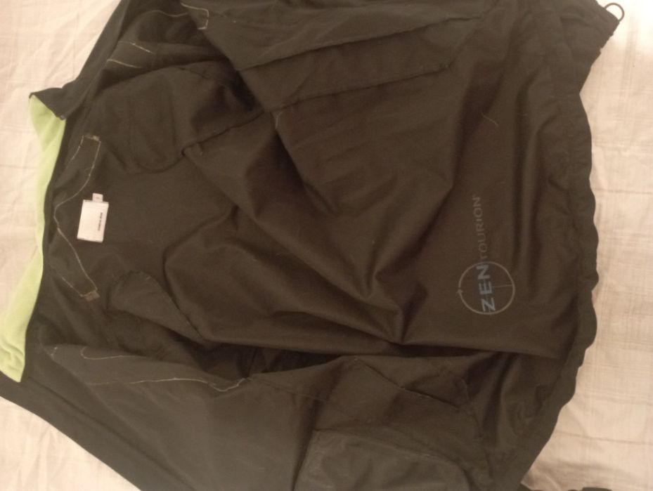 Vând geacă impermeabilă sport