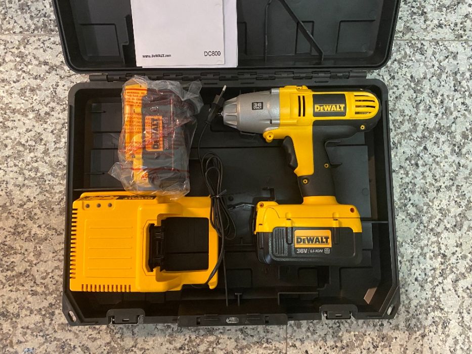 Гайковерт безч. 18V 2-ск. 360Nm 1/2" 2x4Ah /Гайковерт 36V, Dewalt