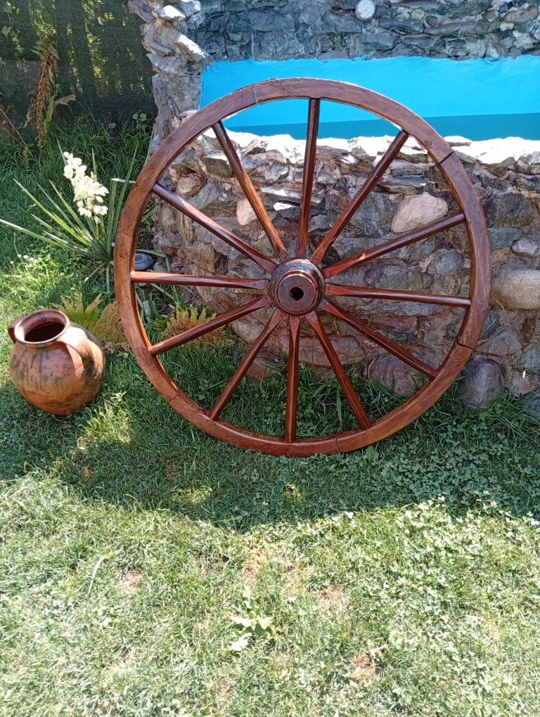 De vânzare obiecte din lemn masiv artizanale vechi!!