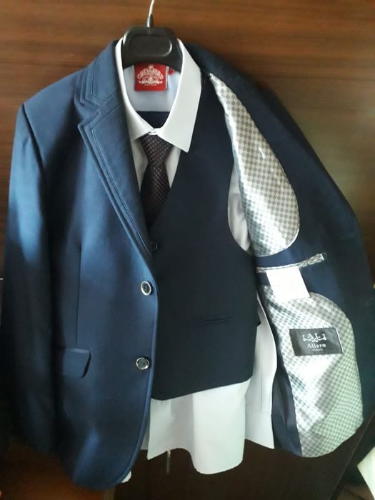 Школьный костюм темно синий  рост 164 см