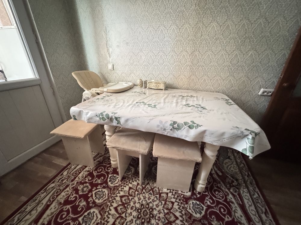 кухонный гарнитур стол и стулья