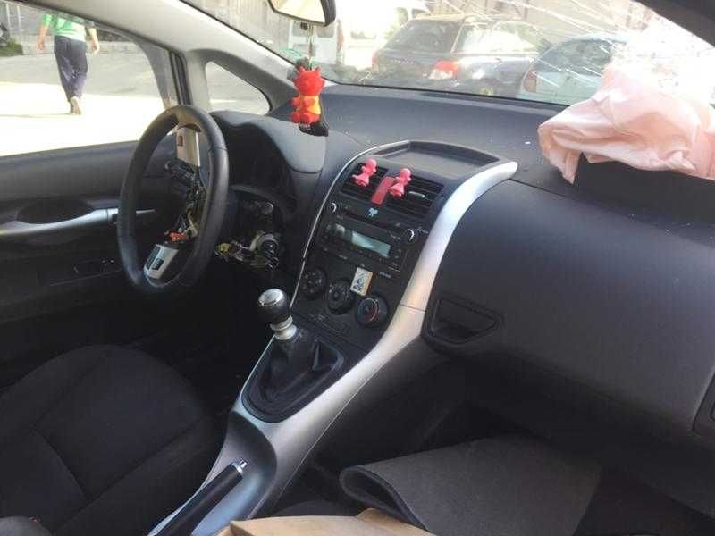 Тойота аурис 1,3 / Toyota Auris 1.3 на части