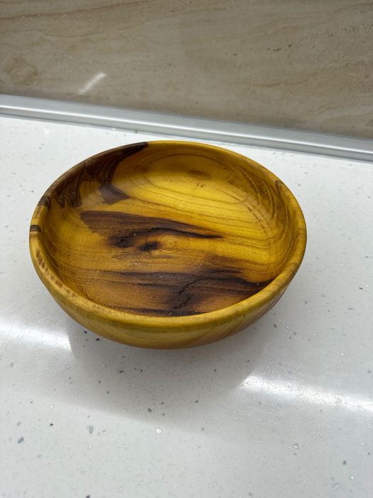 Масивни дървени купички от черница