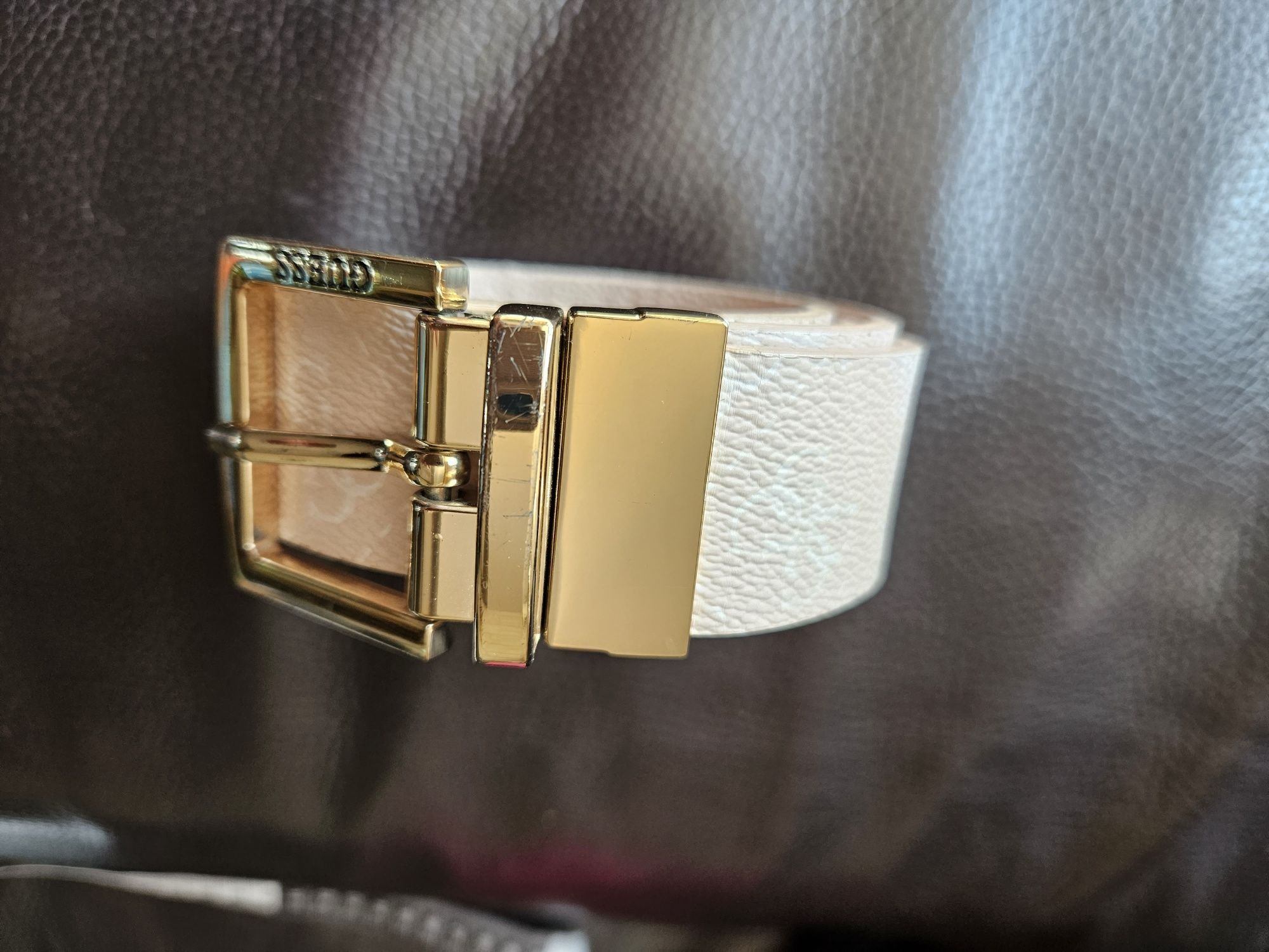 Дамски колан GUESS