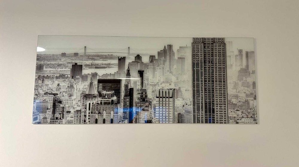 Set birou+biblioteca+set bar+2 covoare+2 masute cafea+2 tablouri.