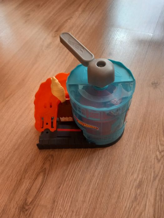 Hot wheels играчки