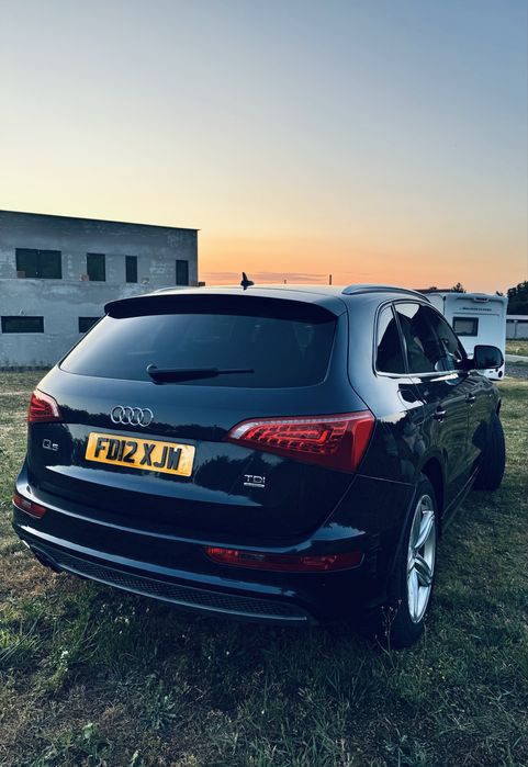 Audi Q5 2.0 TDI S-Line 177 CV fabricație 2012 cu volan pe dreapta