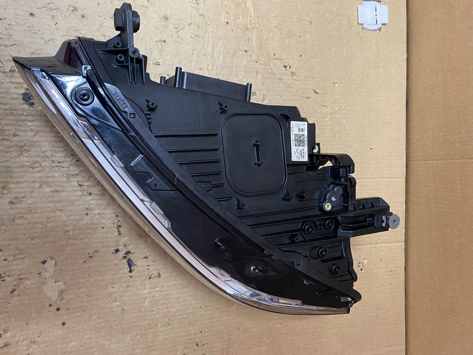 far stanga volkswagen passat b8 full led