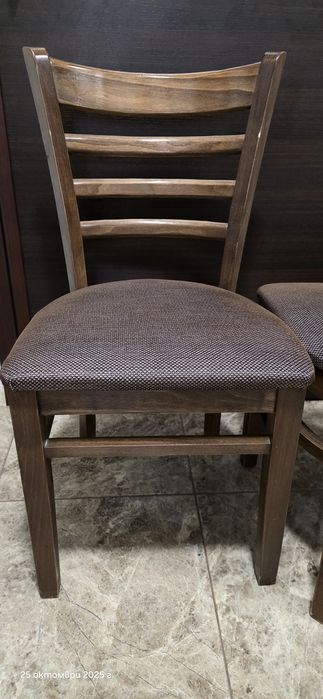 Трапезни столове