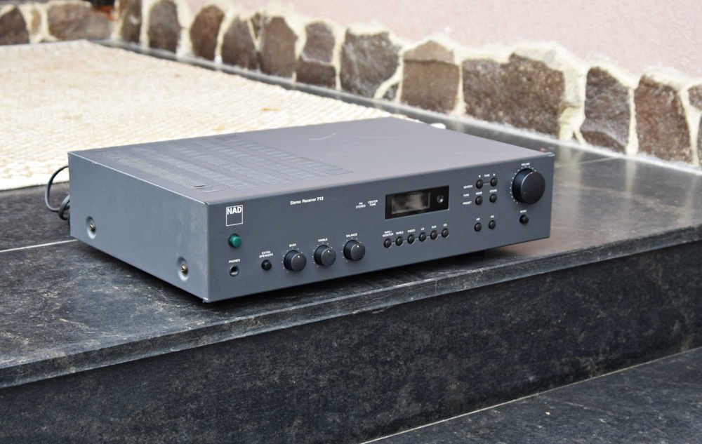 Amplificator NAD 712, amplituner