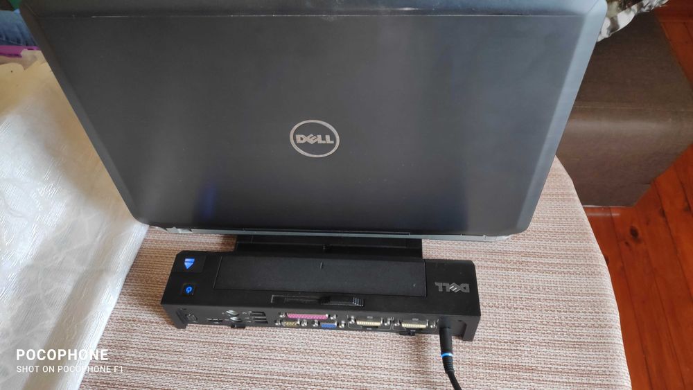 Докинг станция на DELL PR02X с оригинално зарядно 130 W