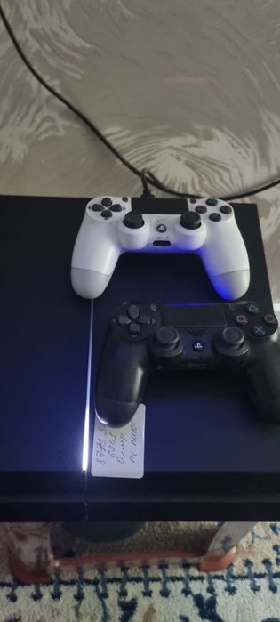 Продам пс4 с подпискои