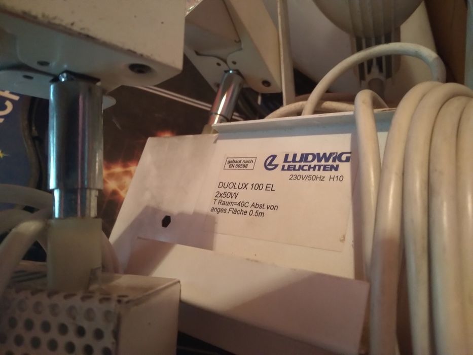 Lampa cu leduri si suport prindere.