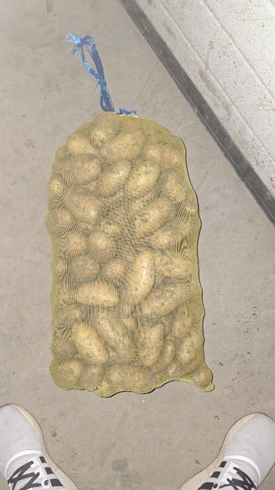 Cartofi 80 bani.    .