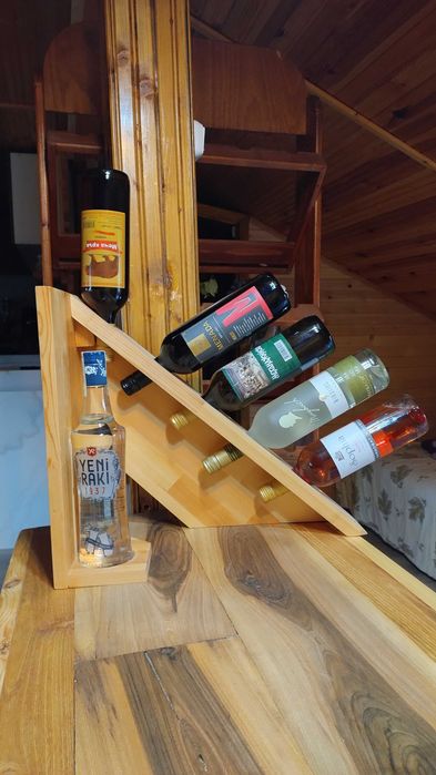 Декоративни стойки за вино