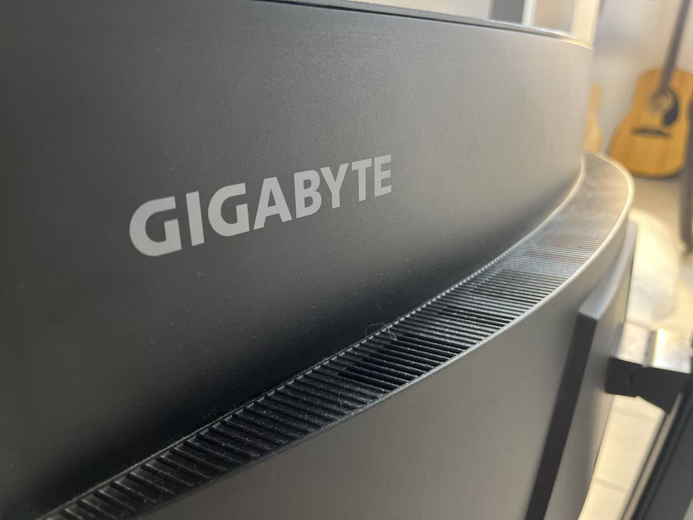 Monitor Gigabyte GAMING Curbat 31.5", 165Hz, FreeSync, G32QC