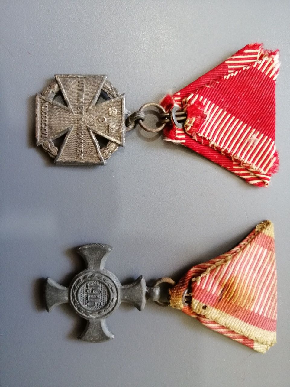 Cruce de merit și o medalie