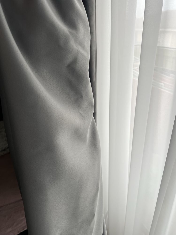 Vând 2 seturi de draperii culoare gri și bej 2,5x2 m