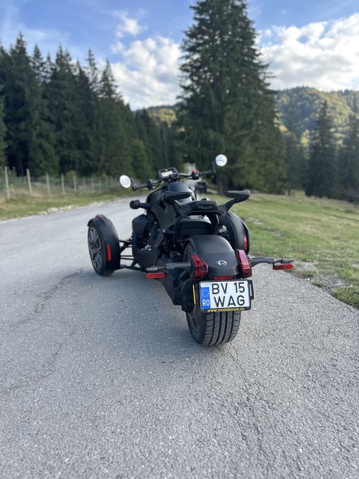 Can-Am Ryker 900 / 1100 km - Se conduce Cu B