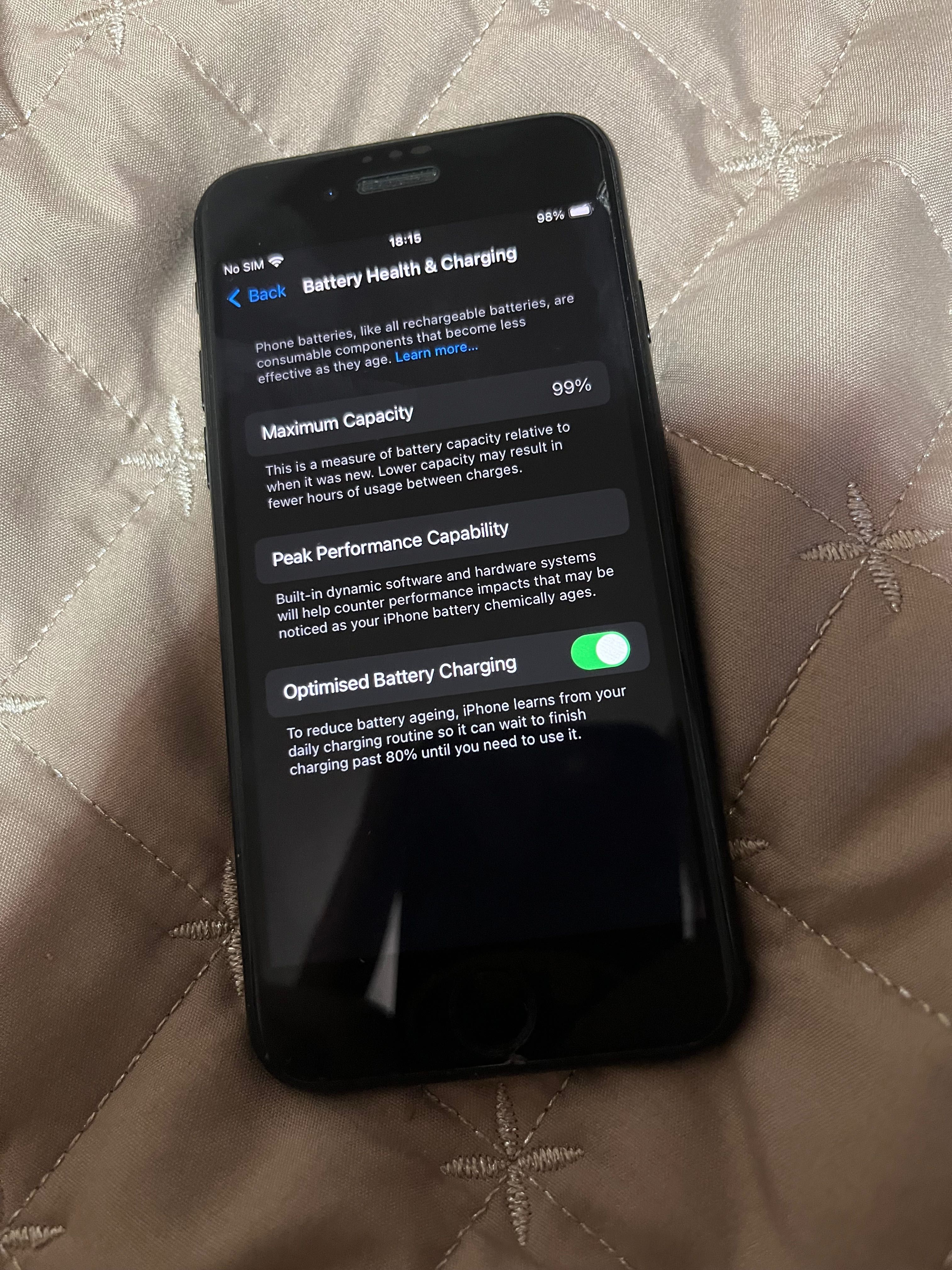 iPhone se 2020 година
