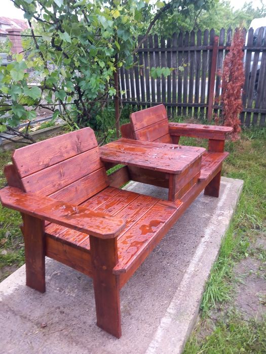 Banci din lemn pentru curte