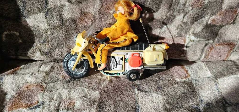 jucarie veche chinezeasca din tabla cu plastic fata apple