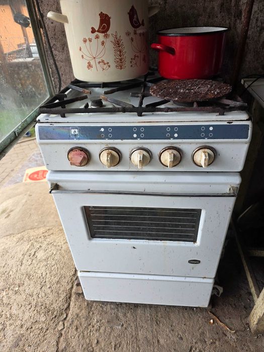 Aragaz 4 ochiuri cu cuptor