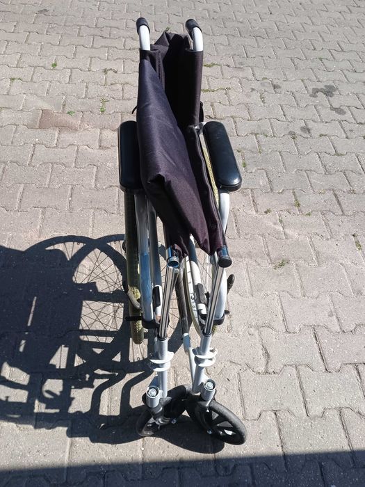 Cărucior pentru persoane cu dizabilități