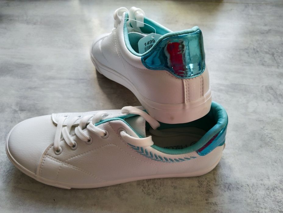 Продам кроссовки, кеды новые. Размер 39-40. Цена 2000 тг