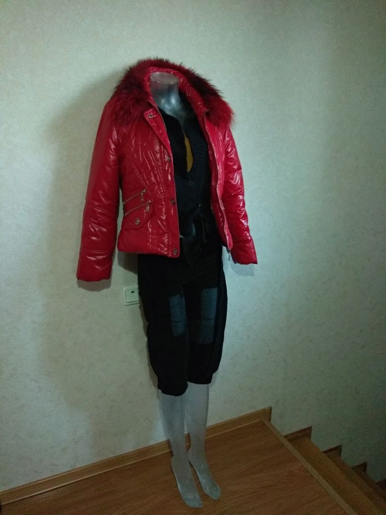 Куртка лаковая, красного цвета