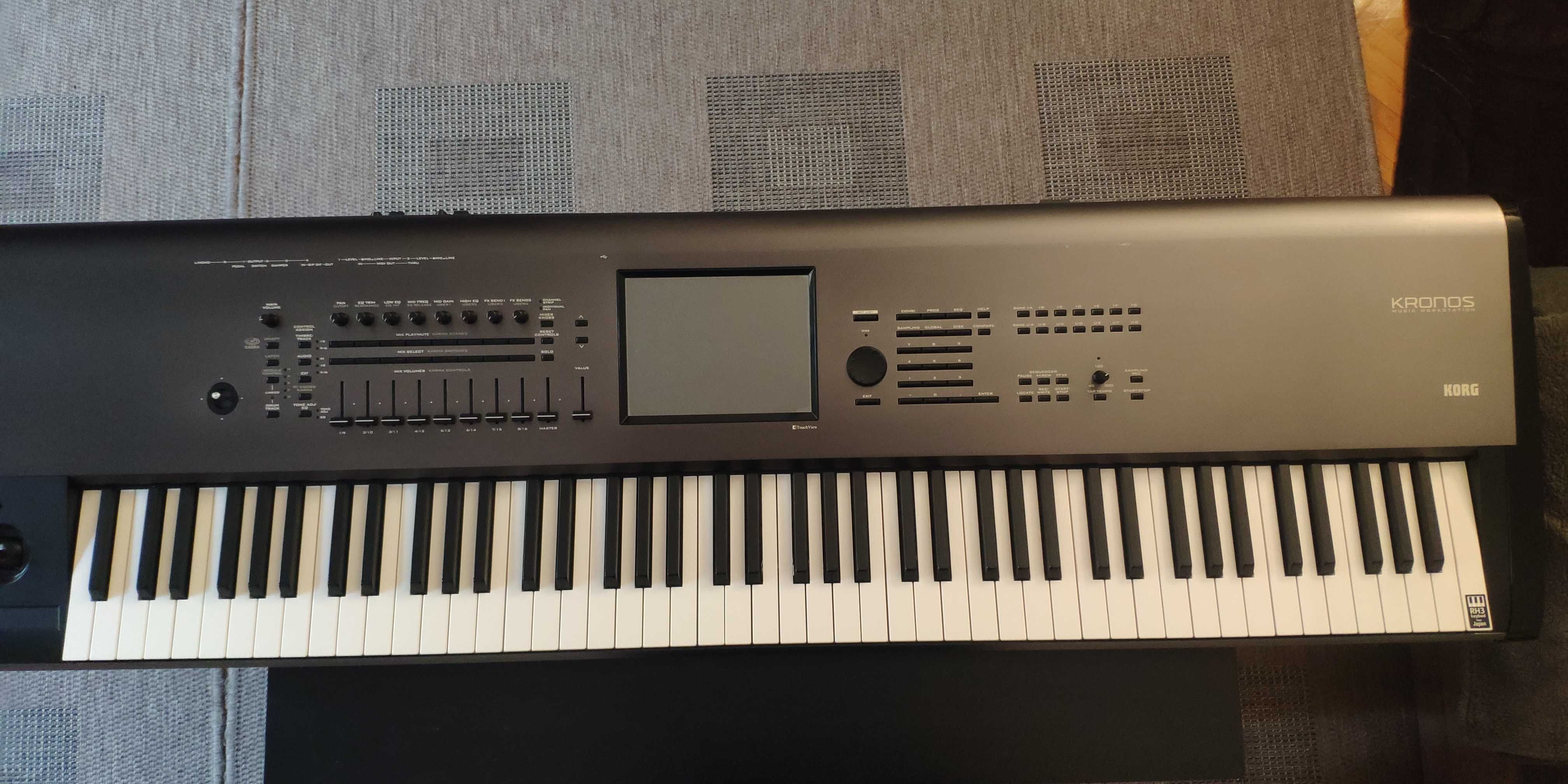 KORG KRONOS 88 stare impecabila + Soft case -pret redus de la 1750E