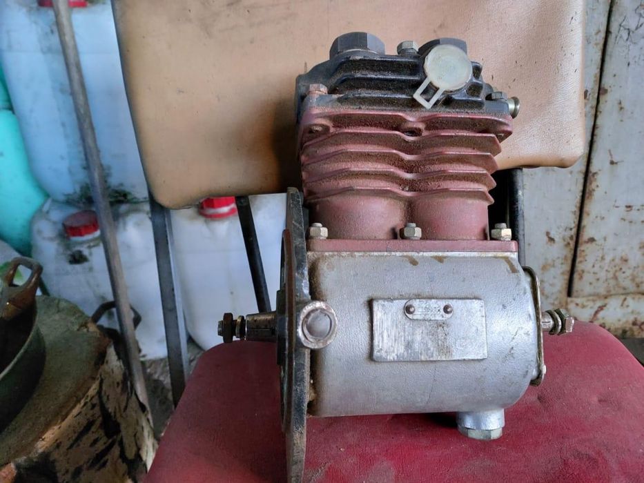 Компрессор на спецтехнику двухцилиндровый