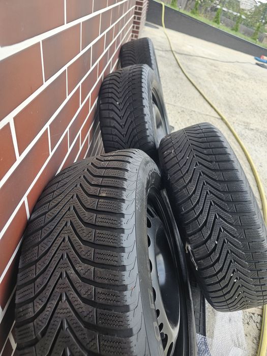 Cauciucuri iarna 205/60/16 Vredestein cu jante tabla