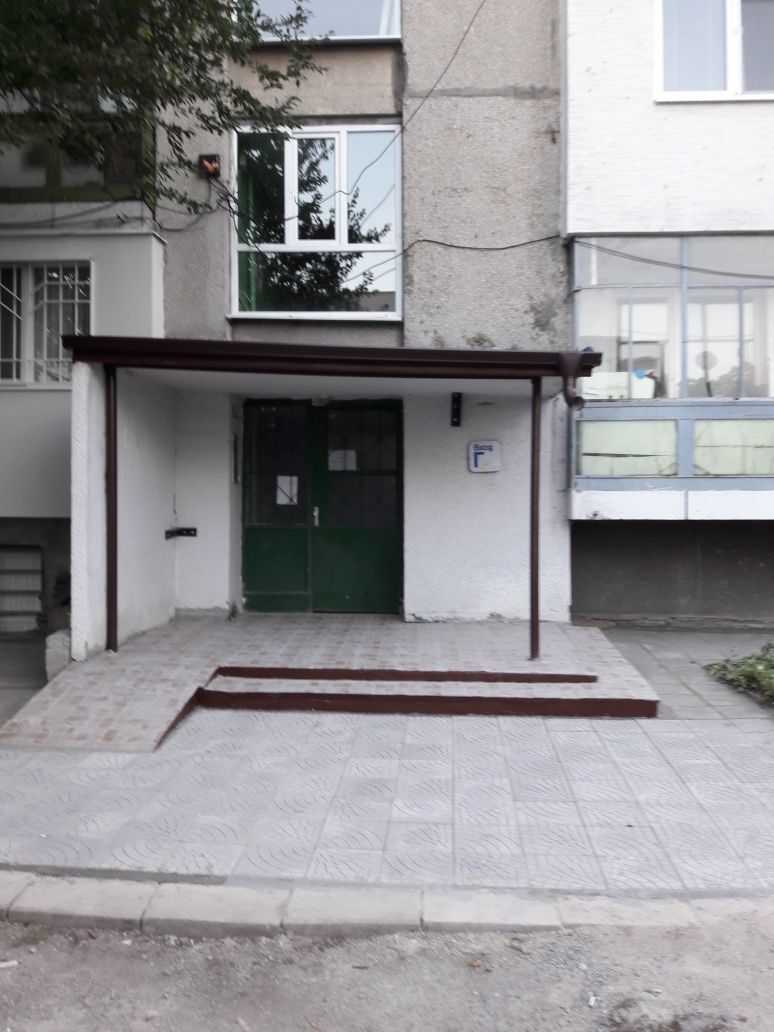 Ремонт на покриви , навеси, претърсване на керемиди,  безшевни улуци