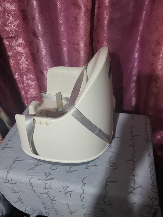 Vind scaun copil pentru masina si casa