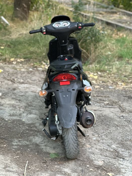 Vand scuter pe benzina