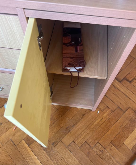 Гардероб с етажерки за детска стая